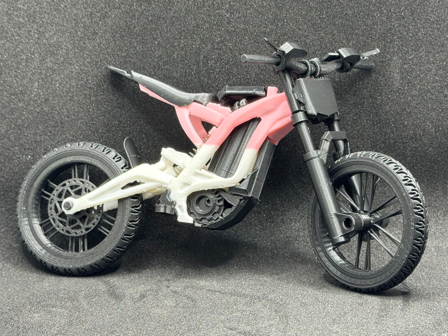 Moto cutz style plate